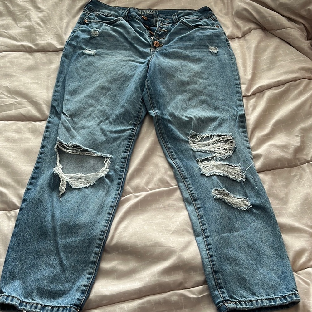 Rewash high rise mom jeans. Women’s size 7/28